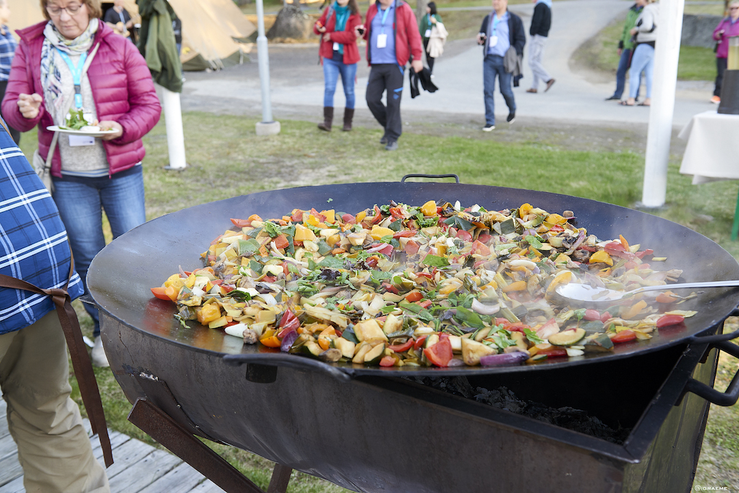 Outdoor_Lunch